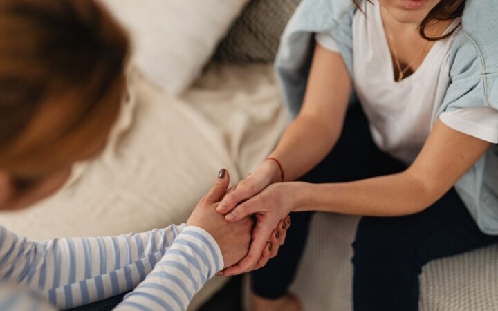 Cinco mujeres, cinco formas de violencia: los rostros invisibles del maltrato en España