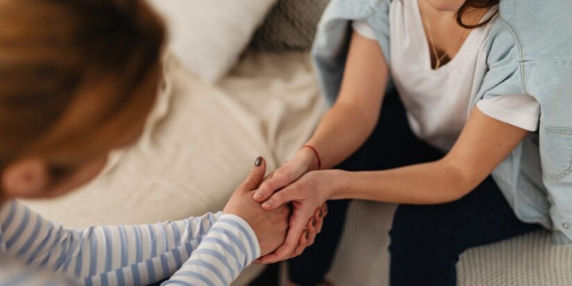 Cinco mujeres, cinco formas de violencia: los rostros invisibles del maltrato en España