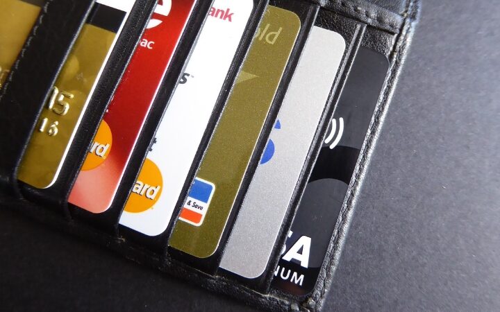 Reclamar tu tarjeta revolving en 2026: guía práctica por entidad bancaria