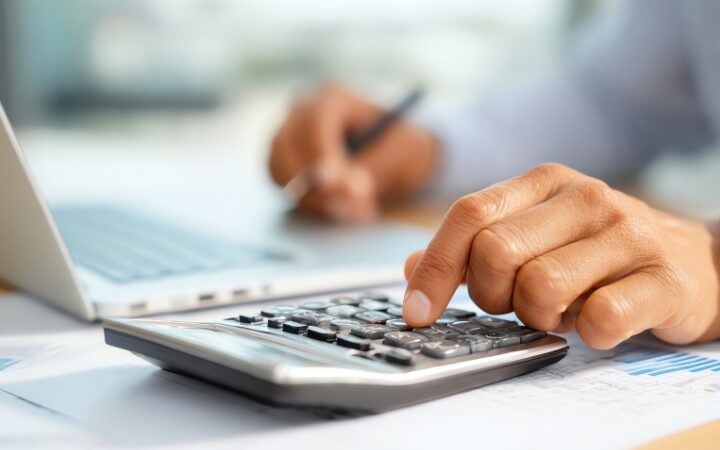 Fiscalidad digital en España 2026: lo que Hacienda quiere cobrarle al freelance, al nómada digital y al emprendedor online (y cómo defenderse)